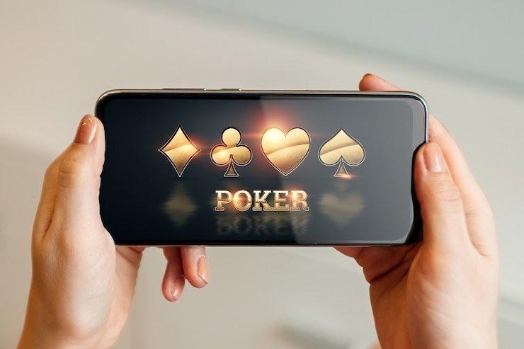 Pengguna mengatur batas deposit melalui smartphone dengan tampilan interface sederhana